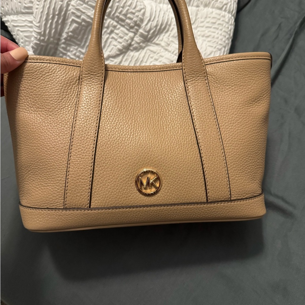 MICHAEL Michael Kors Tan Shoulder Bag with Gold Emblem